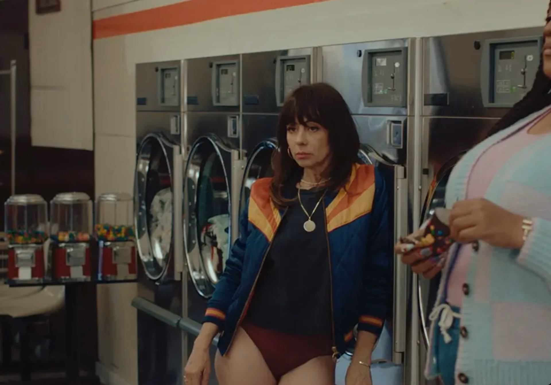 THINX 12 HR — laundromat still